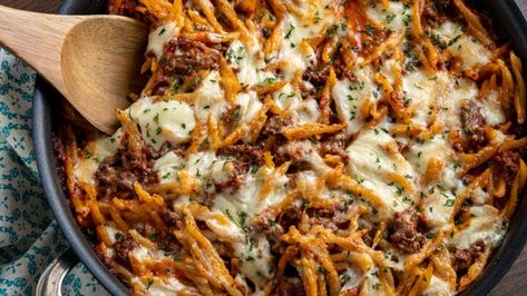 Ground Beef Pasta Recipes, Recipe Storage, Beef Pasta Recipes, Pasta Bake Recipe, Roasted Red Pepper Pasta, Red Pepper Pasta, Ground Beef Pasta, Speed Foods, Pepper Pasta