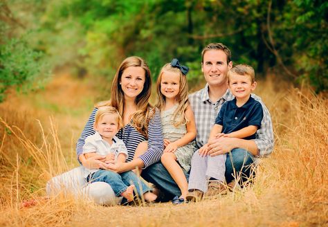 Family of 5 pose. 3 small kids. Poses For Small Families, Family Poses 5 People, Family Photos With 5 People, Family Pictures On Steps, Fall Pictures For Family Of 5, Family Of 5 Photography Poses, Family Picture Poses Family Of 5, Posing A Family Of 5, Family Picture Poses 5 People