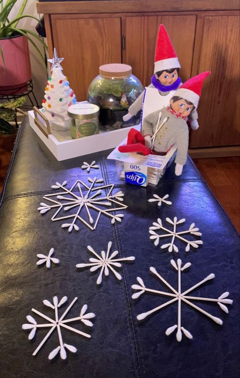 Elf Qtip Snowflake, Elf On The Shelf Qtip Snowflake, Qtip Snowflakes, Elf Snowflakes, Elf Ideas Easy, Awesome Elf On The Shelf Ideas, Elf Activities, Xmas Elf, Elf Fun