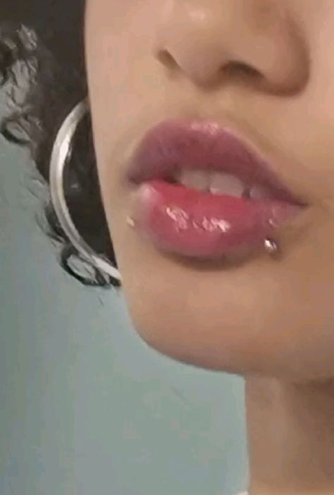 Cute Lip Ring, Shark Bites Piercing Aesthetic, Snakebites Jewelry, Stud Lip Piercing, Above Lip Piercing, Snake Bites Studs, Lip Piercing Snakebites, 90s Piercings, Snakebite Piercing Lip