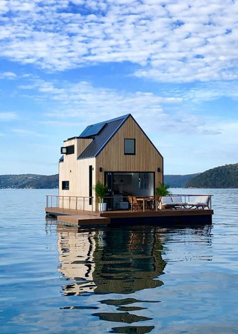 House On The Water, Houseboat Living, Top Architects, Most Beautiful Gardens, Australian Architecture, Architecture Awards, Floating House, Cabin In The Woods, Australian Homes