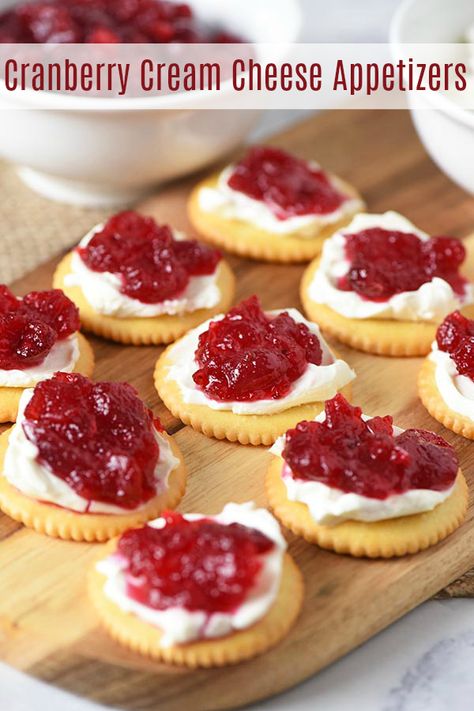 Make these simple and delicious Ritz cracker cranberry cream cheese appetizers, perfect for holiday parties and family get togethers. Ritz Appetizers, Cream Cheese Appetizers, Cracker Appetizers, Crackers Appetizers, Swedish Fika, Ritz Cracker Recipes, Spring Appetizers, Cream Cheese Appetizer, Gluten Free Puff Pastry