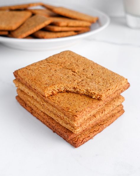 Get ready for the ultimate protein-packed snacking treat - homemade high-protein graham crackers! These babies are crispy, perfectly sweetened, and sneakily contain more than double the protein of store-bought graham crackers. Each cracker contains 60 Low Calorie Graham Crackers, Healthy Graham Cracker Recipes, Protein Crackers Recipe, High Protein Crackers, Protein Crackers, Healthy Graham Crackers, Healthy Cookie Recipe, Graham Cracker Recipes, Low Calorie Protein