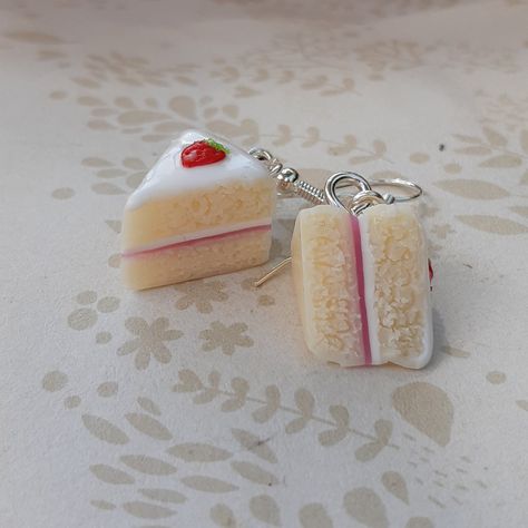 A pair of strawberry cake earrings Made from polymer clay Handmade item Choice of fixings There maybe small variations between the picture and what you receive Making Clay Charms, Clay Charm Earrings, Food Polymer Clay, Food Clay, Clay Earrings Cute, Clay Food Ideas, Clay Cake, Polymer Clay Food Earrings, Cute Polymer Clay Charms