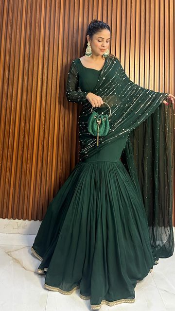 Mermaid Style Saree, Stylish Party Wear Indian Dresses, Sharara For Wedding, 2023 Lehenga, Prestitched Saree, Stylish Suit Designs, Mermaid Dress Pattern, Partywear Outfits, Gowns Dresses Indian