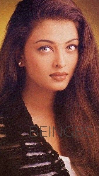 Vintage Indian Fashion, Aishwarya Rai Makeup, Aishwarya Rai Pictures, Aishwarya Rai Photo, Dakota And Elle Fanning, Models 90s, Aishwarya Rai Bachchan, Indian Woman, Indian Film