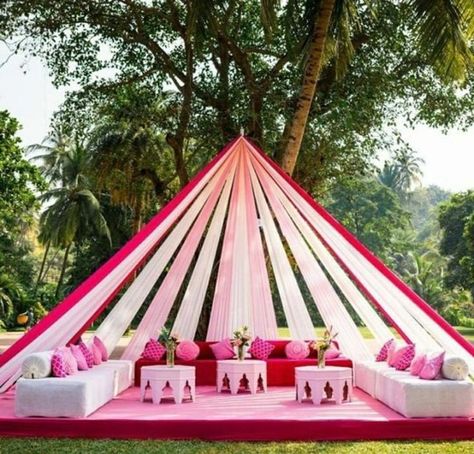 Open Area Decorations Cloth Stage Decoration, Indian Wedding Tent, Ring Ceremony Decoration, Indian Outdoor Wedding Decor, Wood Bench Design, Mehendi Decor Ideas, Wedding Stage Decor, Bench Design, Wedding Background Decoration