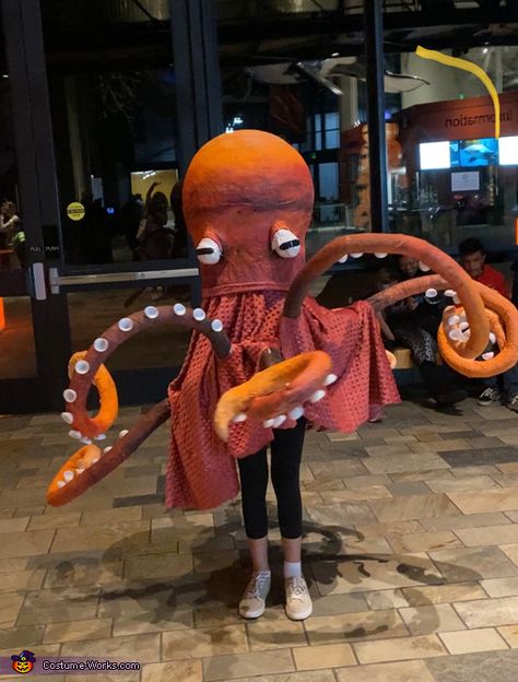 Kracken Costumes, Halloween Costumes Jelly Fish, Deep Sea Diver Costume, Octopus Halloween Costume, Octopus Diy Costume, Sea Halloween Costume, Deep Sea Creatures Costume, Sea Creatures Costumes, Octopus Costume Diy