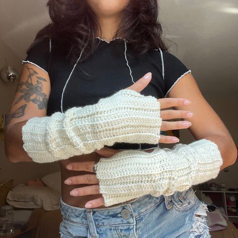 Crochet Finger Less Gloves Designs Ideas | Kingston Designs Arm Warmers Crochet, Crochet Arm Warmers, Crochet Hand Warmers, Crochet Wrist Warmers, Crochet Leg Warmers, Gloves Fashion, Y2k Accessories, Gloves Design, Crochet Business