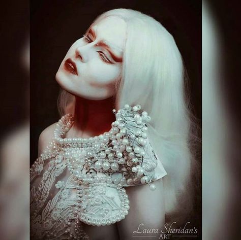 Model/MUA - @kikamacabre Corset - @agnieszkaosipa Photography - @sheridans_art Alabaster Heart, Macabre Photography, Lesbian Vampire, Insane Fashion, Vampire Aesthetic, Dark Beauty Photography, Face Artwork, Photoshoot Themes, White Queen