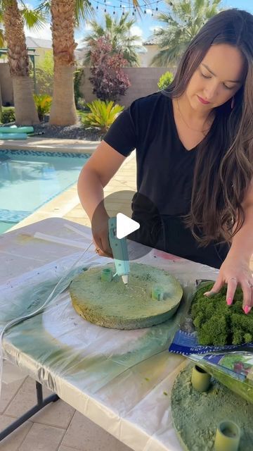 Kim Coffin | Cricut, Sewing, Crafts, & DIY on Instagram: "Here’s how I make the cement bases for my giant standing flowers. 🌸 

You can buy premade metal bases for the giant flowers online but they are pretty pricey so I like to DIY them.

Be sure to check out my other reels on how to make the flowers! 

Follow @sweetredpoppy for more crafting inspiration!

#diycrafts #giantflower #standingflower #crepepaperflower #crepepaper #giantflowers" How To Make Giant Flower Stand, Diy Giant Flower Stand, Diy Giant Flower Petals, Giant Outdoor Flowers Diy, Giant Flower Centerpiece, Making Giant Flowers, Crepe Flowers Diy Giant, Giant Flower Installation, Giant Decorations Diy