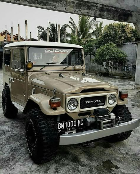 Fj 45 Land Cruiser, Fj 40 Toyota Land Cruiser, Toyota Fj 40, Toyota Bj40, Automotive Social Media, Toyota Offroad, Mobil Off Road, Fj40 Landcruiser, Toyota Cruiser