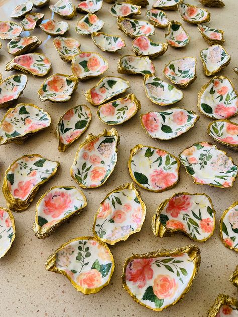 Beach style wedding favors- set of 50/100/150/200 (please send me a message for exact number you need and I will create a new listing for you). Hand made decoupage flower oyster shell trinket dish with golden trim.  Each shell is unique as nature and has approximate dimensions 4*3 inches. Free shipping. Each shell is nicely packed to be delivered to your wedding. Oyster Shell Wedding, Beach Style Wedding, Shell Wedding, Beach Craft, Shell Trinket Dish, Sea Wedding, Sustainable Decor, Planter Design, Wedding Vision