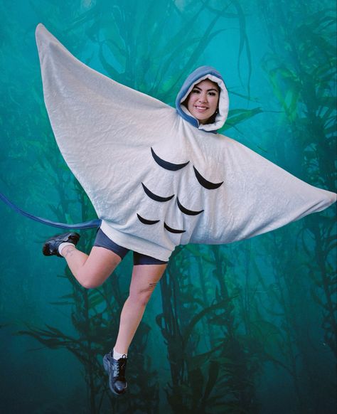 Sting Ray Costume Diy, Sea Creature Dress Up, Under The Sea Costumes Diy Women, Orca Costume Diy, Water Themed Costumes, Diy Stingray Costume, Under The Sea Fancy Dress Ideas, Homemade Fish Costume, Under The Sea Party Costume