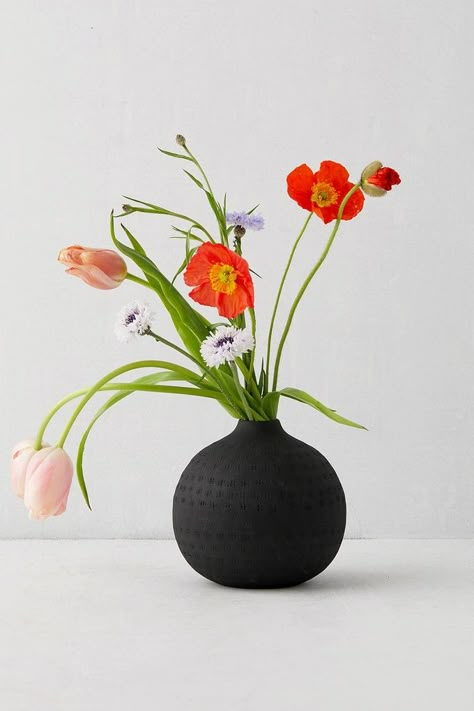 Hanging Terrarium, Flower Vase Arrangements, Round Vase, Black Vase, Vase Arrangements, Plant Decor, Pretty Flowers, Vases Decor, Wedding Centerpieces