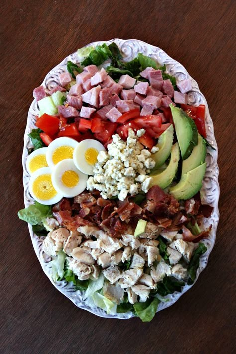 ► Classic Cobb Salad Recipe: iceberg lettuce, red or green leaf lettuce, ham, cooked chicken, blue cheese, bacon, hard boiled eggs, avocados and tomatoes. Classic Cobb Salad Recipe, Cob Salad, Salad Cobb, Cheese Salad Dressing, Classic Cobb Salad, Cobb Salad Recipe, Blue Cheese Salad, Resep Salad, Recipe Girl