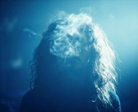 euphoria season 1 Estilo Zendaya, Everything Is Blue, E Mc2, Zendaya Coleman, Film Inspiration, Hbo Series, Blue Hour, Cinematic Photography, Doja Cat