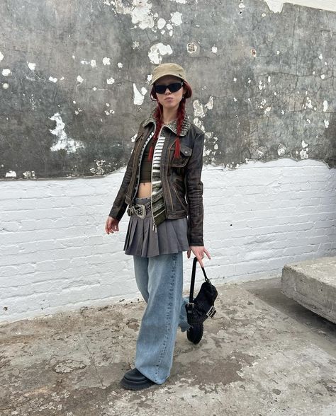 charlottesmurfit 2000s Fashion Inspiration, New York Streetwear, Dress Over Pants, 2024 Style, Girl Boss Style, Layered Fashion, Layering Outfits, Fit Ideas, Lovely Clothes