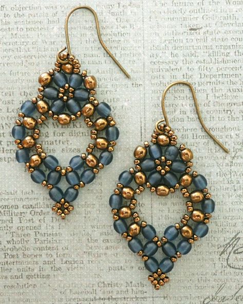 Linda's Crafty Inspirations: Free Beading Pattern - Princess Earrings Princess Earrings, Motifs Perler, Beaded Earrings Tutorials, Beading Patterns Free, Beaded Earrings Patterns, Earring Tutorial, Beaded Jewelry Patterns, Beaded Hoop Earrings, Earring Patterns