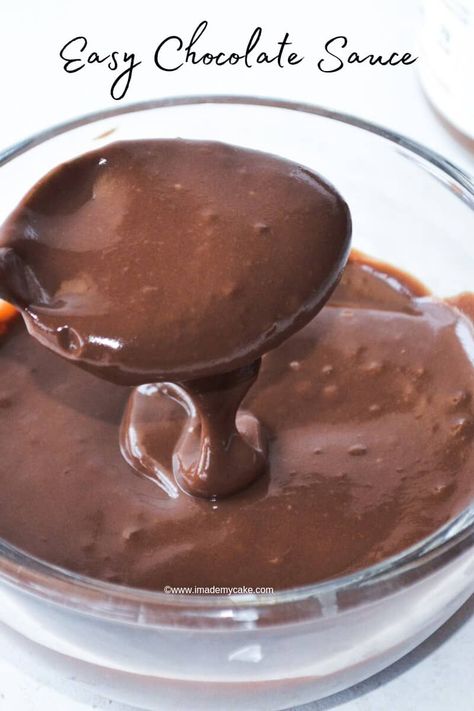 Chocolate Sauce For Cake, Sauce For Cake, Easy Chocolate Sauce, Chocolate Sauce Recipe, Banana Snack Cake, Chocolat Cake, Chocolate Sauce Recipes, Icing Frosting, Easy Chocolate Cake