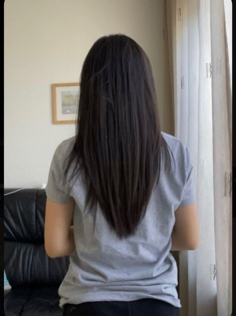 Bra Line Hair Length, V Cut Hair With Layers Medium, V Cut Haircut, Layered V Cut Hair, Girls Haircuts, V Cut Hair, V Shaped Haircut, V Shape Hair, Subtle Layers