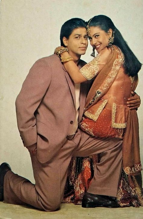 #ShahrukhKhan #Kajol  #BollywoodFlashback #90s #rare #Postcard   @iamsrk @kajolAtUN  #6YearsOfSRKUniverse @SRKUniverse  #muvyz #muvyz090419 Bollywood Vintage, Shahrukh Khan And Kajol, Shah Rukh Khan Movies, Srk Movies, Vintage Bollywood Aesthetic, 90s Bollywood Aesthetic, Rajesh Khanna, Kuch Kuch Hota Hai, Cutest Couples