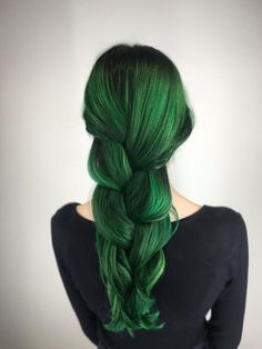 Haley Banks  (@hairbyhaleyb) of Atelier by Square Salon, Las Vegas, NV, says her new client found her on Instagram. "Her previous hair was a dark brown she did herself. Previous colors had included black, red, and green over the past 7 years." It took Banks 7 and a half hours to turn her in to her desired emerald green. Here she shares the how-to: Step 1: Apply Rusk Elimin8 from mid shaft through ends (avoiding the uncolored root area). Place under heat with cap for 20 minutes. Shampoo three ... Green Hair Dye, Cinnamon Hair, Costume Noir, Emma Roberts, Mermaid Hair, Hair Envy, Grunge Hair, Green Hair, Hair Hairstyles