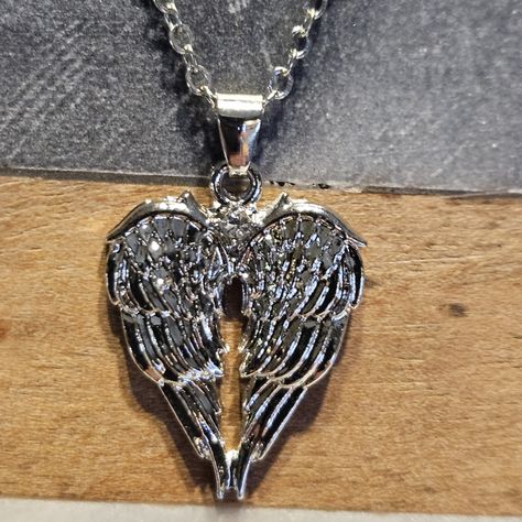 Angel wing pendant