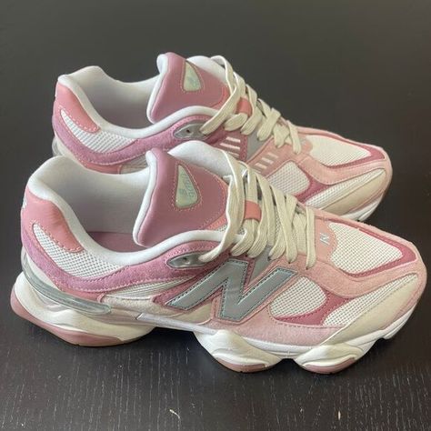 New Balance 9060 rose PINK Birthday Gift Wishlist, Black New Balance Shoes, 25 Aesthetic, Black New Balance, New Balance Dad Shoes, New Balances, Pretty Sneakers, Rose Pink Color, New Balance 9060