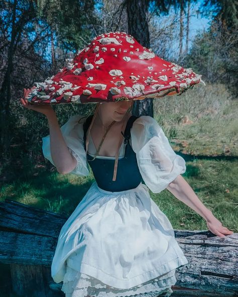 A friendly poke of a reminder that I made this mushroom hat, painted this frog suit and sewed these atrocious boot covers. Also, it's all on my YouT🐸be Check me out @avavav #cosplay #cosplayerofinstagram #whimsical #cottagecorecommunity #cottagecore #diycrafts #diy #summerween #frogs #fitcheck #fitgirls #lgbtq🌈 #androgynous #slay Mushroom Costume Women, Cottagecore Cosplay, Mushroom Hats, Mushroom Dress, Eve Costume, Mushroom Costume, Ren Faire Outfits, Core Ideas, Frog Costume