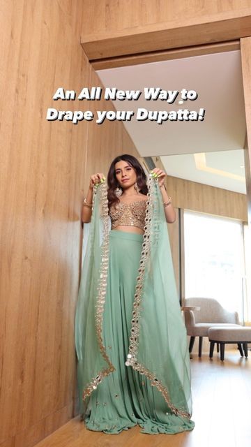 Draped Dupatta Lehenga, Trending Dupatta Draping, Styles Of Dupatta On Lehenga, Ways To Style Lehenga Dupatta, Dupatta Draping Styles With Belt, Lehnga Draping Style Indian, Modern Dupatta Draping, Dupatta Drapes On Suit, Ways To Wear Lehenga Dupatta