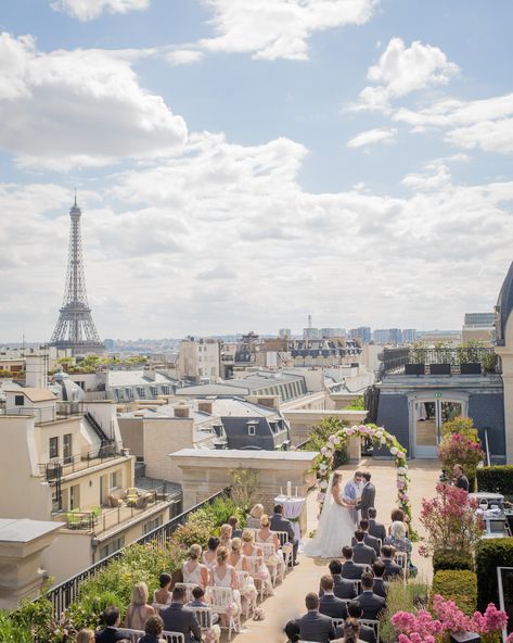 Wedding ceremony Eiffel Tower view Peninsula Paris Paris Eiffel Tower Wedding, Paris Wedding Aesthetic, Balcony Wedding Ceremony, Rooftop Terrace Wedding, Paris Wedding Venue, Plaza Athenee Paris, Wedding Rooftop, Eiffel Tower Wedding, Peninsula Paris