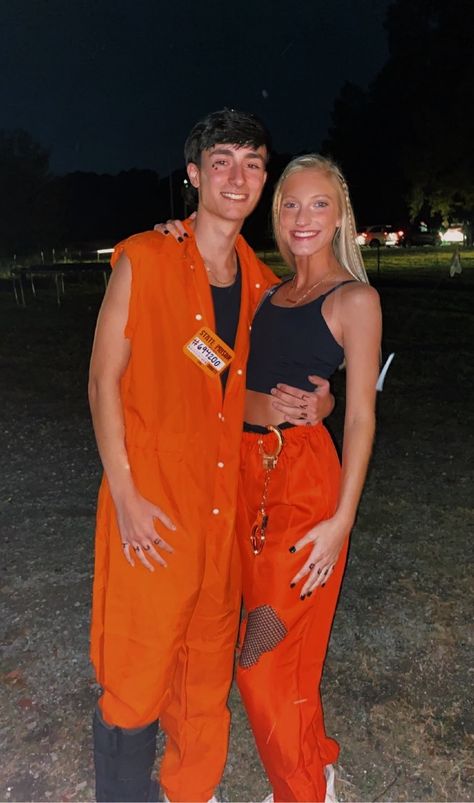 Cop Costumes For Women College, Jail Breaker Halloween Costume, Prison Couple Costume, Halloween Inmate Costume, Couples Inmate Costume, Couple Halloween Cop And Inmate, Cop And Inmate Costume Best Friends, Cops And Prisoner Costume Group, Halloween Costumes Inmate