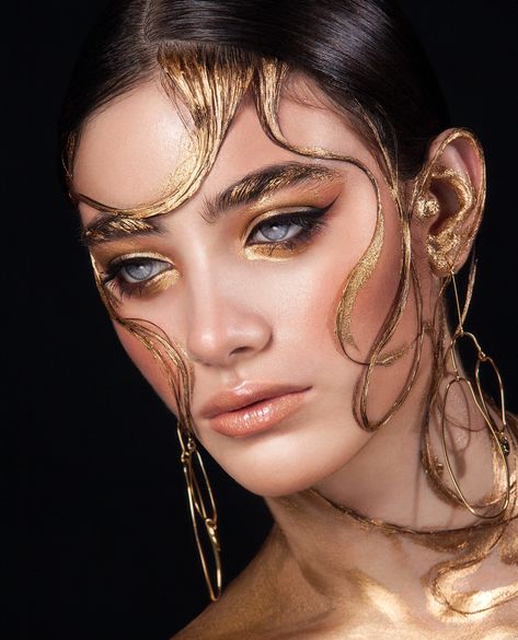 Editorial Makeup Magazine, Fashion Fantasy Makeup, Gold Makeup Editorial, Gold Artistic Makeup, Runway Hair And Makeup, Gold Fantasy Makeup, Makeup Magazine Cover, Fashion Runway Makeup, Runway Model Makeup