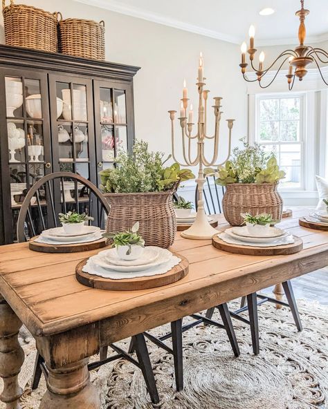 Old Country Farmhouse, Country Dining Tables, Farmhouse Dining Room Table, Country Dining Rooms, Farmhouse Dining Table, Farmhouse Dining Room, Antique Farmhouse, Décor Diy, Farmhouse Dining