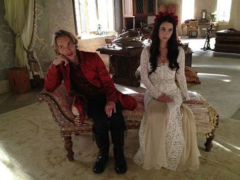 "Reign: BTS" - Reign [TV Show] Photo (35181499) - Fanpop Reign Cast, Francis And Mary, Reign Mary And Francis, Mary And Francis, Reign Tv Show, Reign Mary, Toby Regbo, Reign Fashion, Reign Dresses