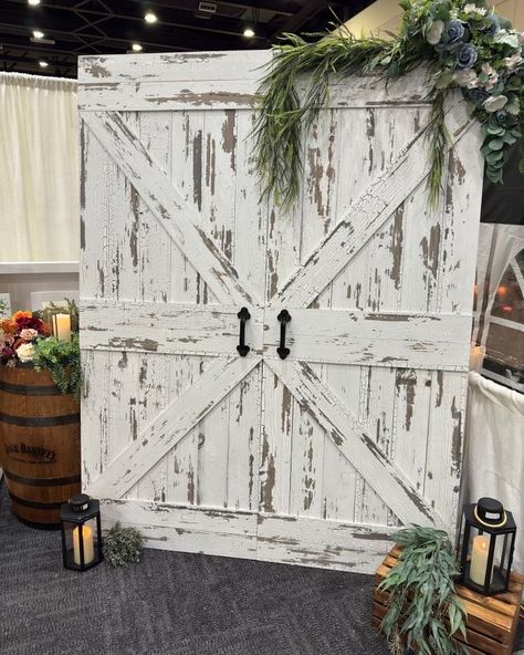 Elevate your wedding decor with our rustic white barn doors adorned with stunning flowers from Tie the Knot Arbors! 🚪🌿 Create the perfect backdrop for your special day and add a touch of romance to your venue. Contact us to learn more about our customizable options and make your dream wedding a reality! 💍 #WeddingDecor #RusticChic #FloralElegance #tietheknotarbors Barn Door Wedding, White Barn Doors, White Barn Door, Stunning Flowers, White Barn, Tie The Knot, Rustic White, Rustic Chic, Tie The Knots