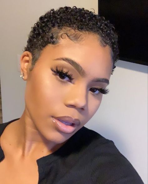 Big Chop Natural Hair, Short Natural Curly Hair, Undercut Designs, Short Shaved Hairstyles, Twa Hairstyles, Tapered Natural Hair, Natural Hair Cuts, Natural Hair Short Cuts, Short Hair Black