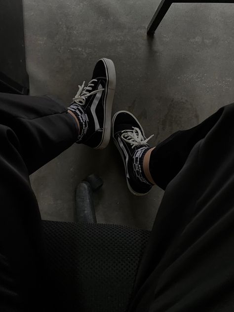 #vans #aesthetic #officewear #photooftheday #instagramstoryideas #instastory Old Vans Aesthetic, Aesthetic Officewear, Vans Shoes Aesthetic, Vans Aesthetic, Pretty Body, Converse Aesthetic, Shoes Aesthetic, Book Aesthetics, Body Mods