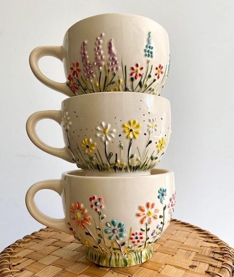 Bowl Painting, Diy Keramik, Ceramic Projects, Diy Pottery Painting, Pottery Painting Designs, Tanah Liat, Pretty Mugs, Keramik Design, Bee Friendly