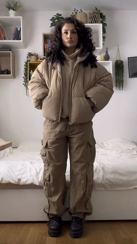 Rate This Cargo pant outfit From ⭐1~10. SAVE & FOLLOW i will update everyweek. Baggy Outfits Women, Baggy Style Woman, Outfits Women Streetwear, Modest Streetwear Fashion, Baggy Outfit Woman, Drip Outfits Women, Cargo Pant Outfit, Trendy Modest Outfits, Cargo Outfits Women