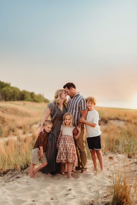 Did you know you can get beach family photos without going all the way to an ocean! We can shoot beach family photos at Indiana Dunes!