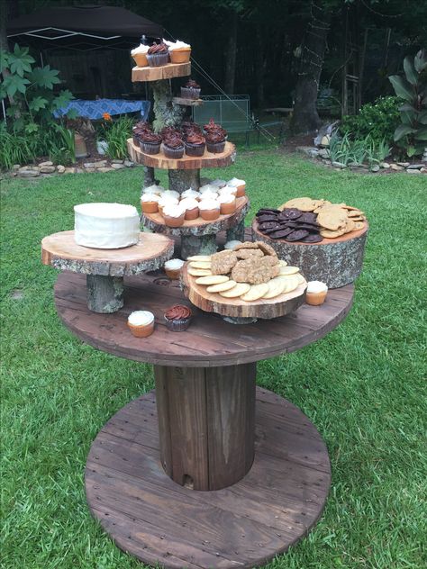 Spools as tables Backyard Party Dessert Table, Wedding Spool Tables, Wooden Reels Ideas Outdoor Tables, Wooden Spool Tables Wedding, Spool Table Ideas Wedding, Buffet Table Arrangement, Cable Reel Table, Wire Spool Tables, Wooden Cable Reel