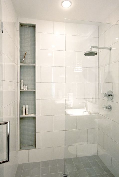 These 20 Tile Shower Ideas Will Have You Planning Your Bathroom Redo Makeover Kamar Mandi, Bilik Air, Small Bathroom Remodel Designs, Ideas Baños, Bilik Mandi, Shower Toilet, Shower Niche, Bathroom Shower Tile, Bathroom Remodel Designs