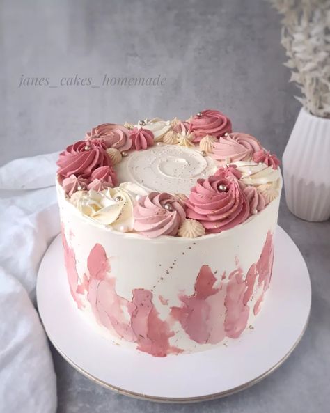 Simple Cake For Women, Simple Beautiful Cake Design, Pink Cakes Simple, Mother Day Cakes, Cake Designs For Women, Simple Pink Birthday Cake, Simple Pink Cake, Cake Ideas For Women Birthday, Mother's Day Cake Ideas