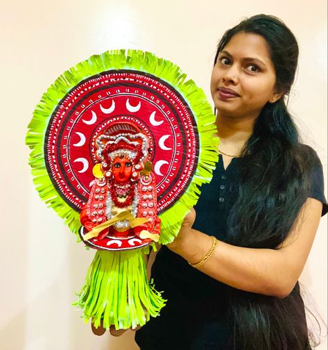 Theyyam Bottle Art, Indian Bottle Art, Theyyam Paintings, Kerala Traditional Art, Theyyam Drawing, Theyyam Face, Theyyam Art, Durga Face, Beer Bottle Art