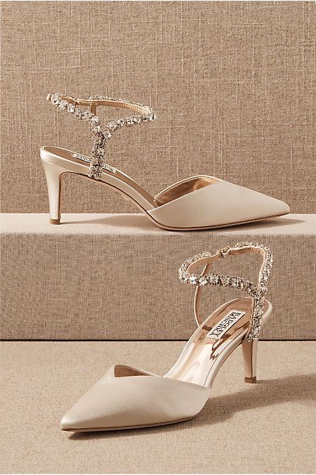 Anthropologie Wedding, Pointed Heels, Ideas Photography, Wedding Heels, Walking Down The Aisle, Instagram Ideas, Bride Bridal, Rehearsal Dinner, Badgley Mischka