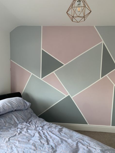 Modern Wall Painting Ideas For Bedroom, Room Wall Ideas Paint, Teen Room Paint Ideas, Triangle Wall Paint, Girls Bedroom Paint Ideas, Wall Painting Ideas Bedroom, Geometric Wall Painting, Room Painting Bedroom, Bedroom Paint Design