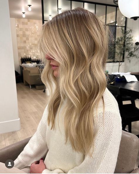 Summer Hair Dirty Blonde, Toning Blonde Hair Before And After, Teasy Lights Blonde With Money Piece, Blonde Balayage Natural Roots, Blonde Hair Lived In, Little Blonde Highlights, Blonde Highlights Warm, Blonde With Depth, Short Natural Blonde Hair