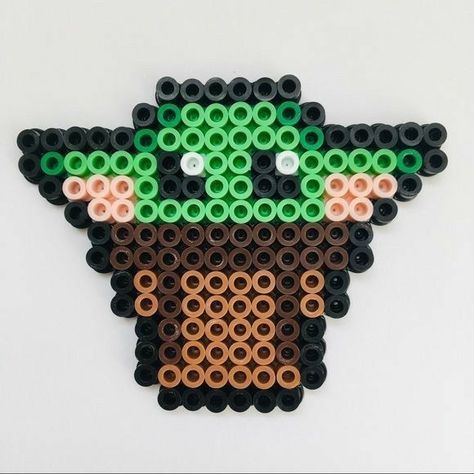 Cute Yoda, Melty Bead Designs, Melt Beads Patterns, Hamma Beads Ideas, Easy Perler Bead Patterns, Disney Tv, Melty Bead Patterns, Pearl Beads Pattern, Easy Perler Beads Ideas